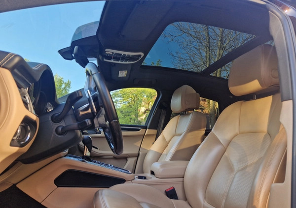 Porsche Macan cena 219899 przebieg: 56720, rok produkcji 2019 z Kraków małe 407